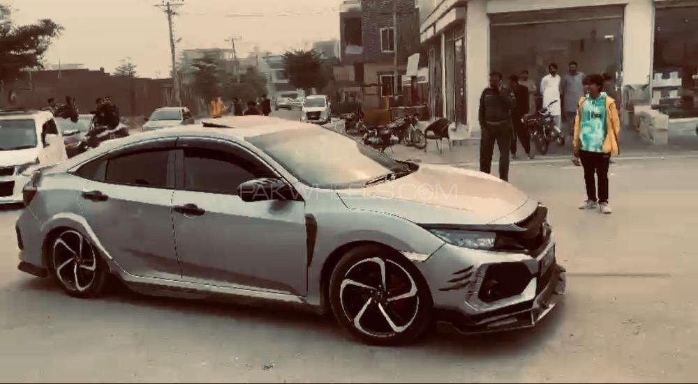 Honda Civic - 2018  Image-1