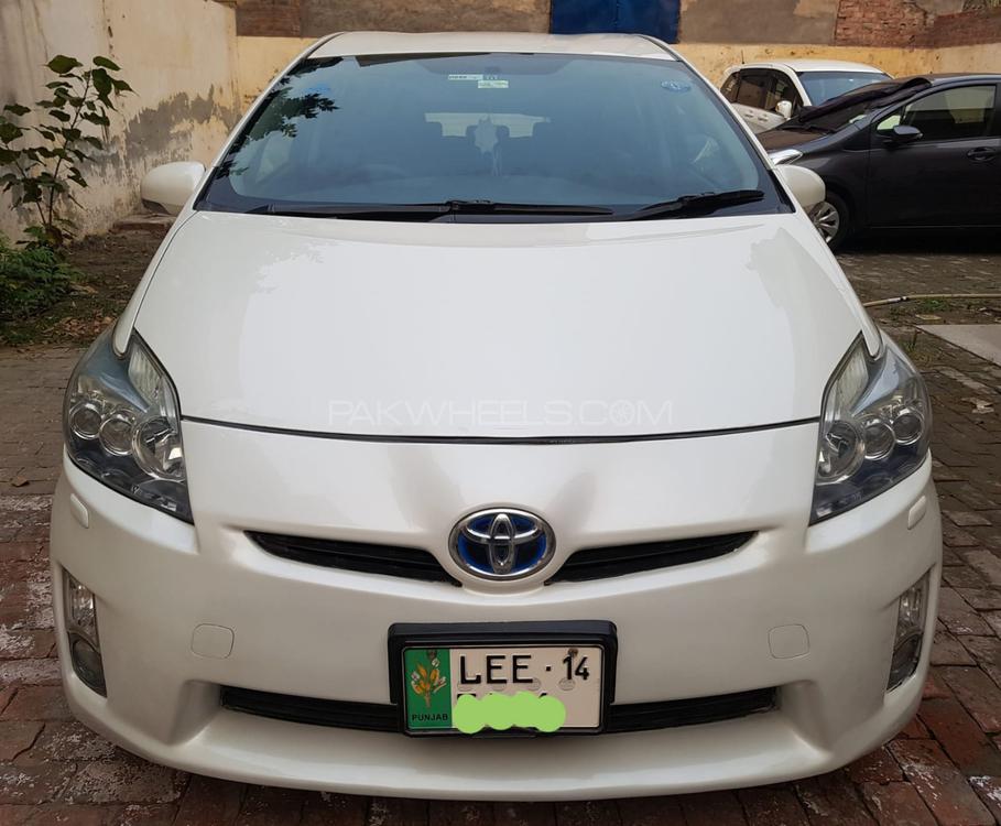 Toyota Prius 2011 for Sale in Lahore Image-1