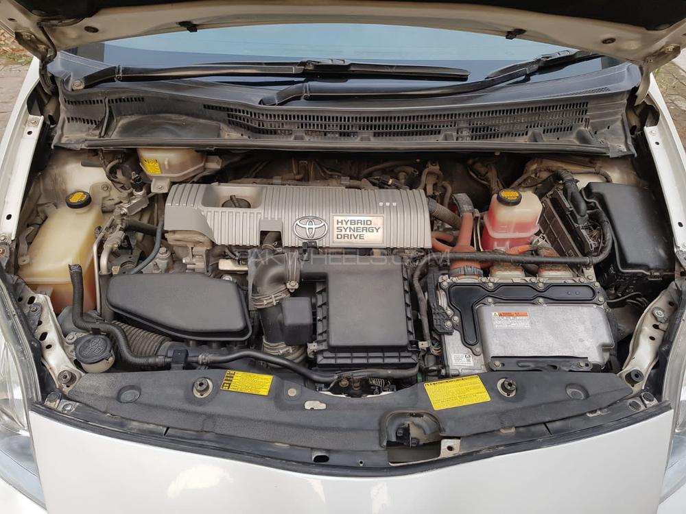 Toyota Prius 2011 for Sale in Lahore Toyota Prius 2011 for Sale in Lahore Image-9
