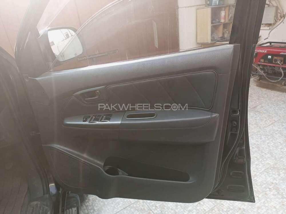 Toyota Hilux 2012 for Sale in Karachi Toyota Hilux 2012 for Sale in Karachi Image-12