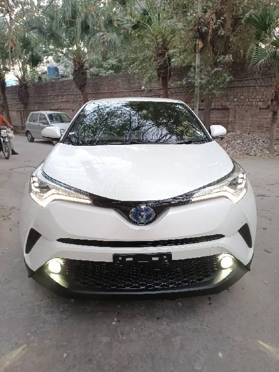 Toyota C-HR 1.8 Hybrid 2017 Image-1