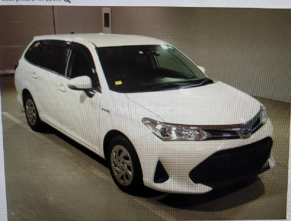 Toyota Corolla Axio Hybrid 1.5 2018 Image-1