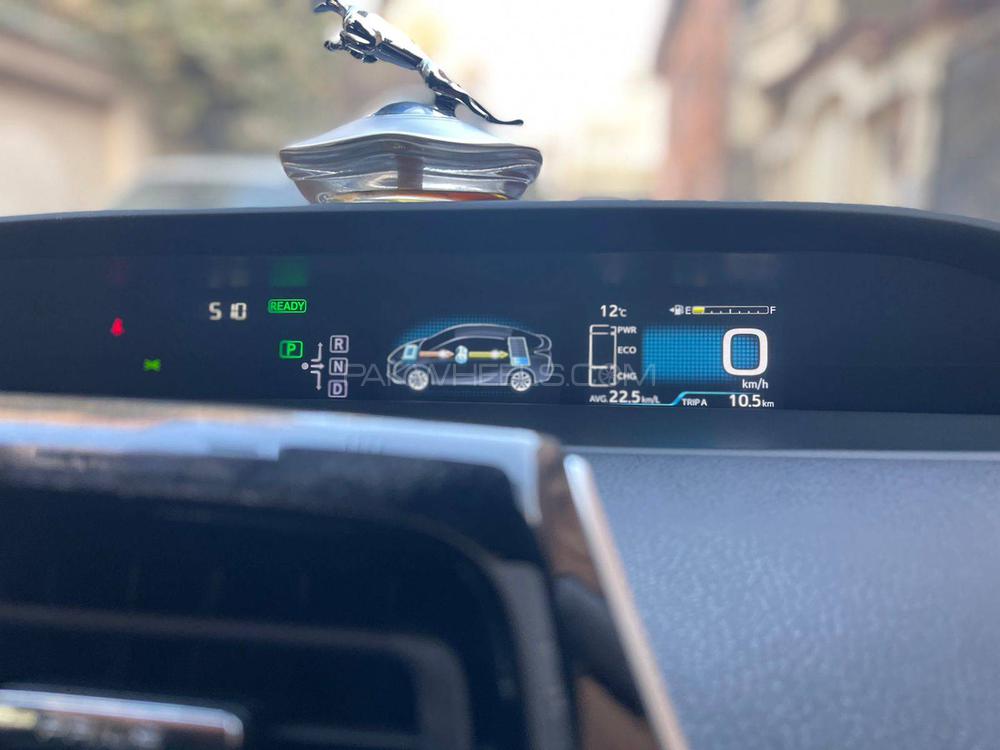 Toyota Prius 2016 for Sale in Sialkot Toyota Prius 2016 for Sale in Sialkot Image-13