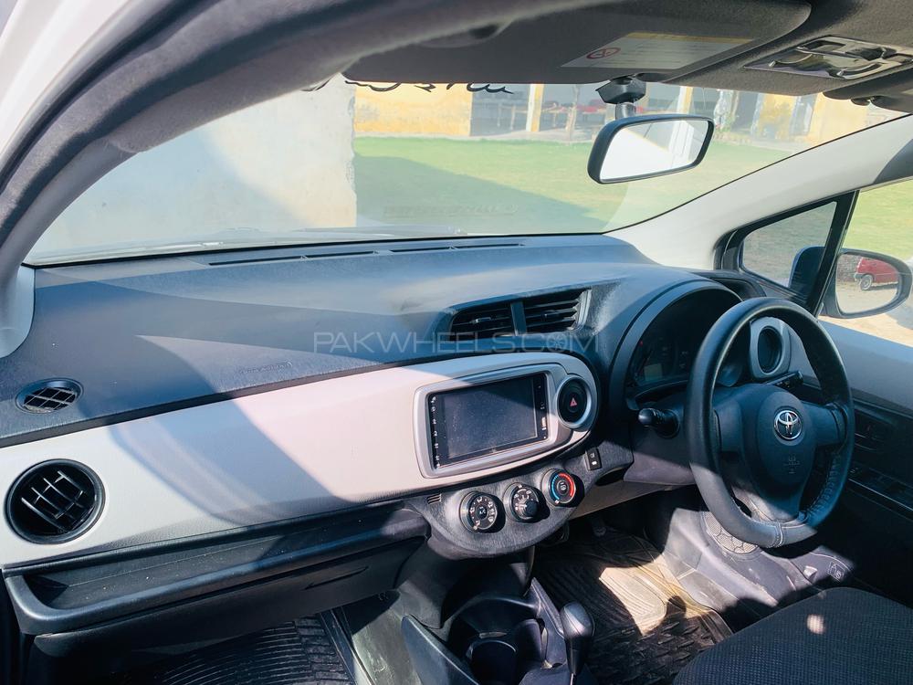 Toyota Vitz 2011 for Sale in Peshawar Toyota Vitz 2011 for Sale in Peshawar Image-2