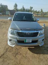 Toyota Hilux Vigo Champ G 2013 for Sale in Bhalwal