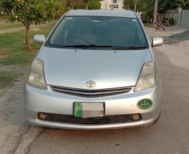 Toyota Prius 2012 for Sale in Lahore