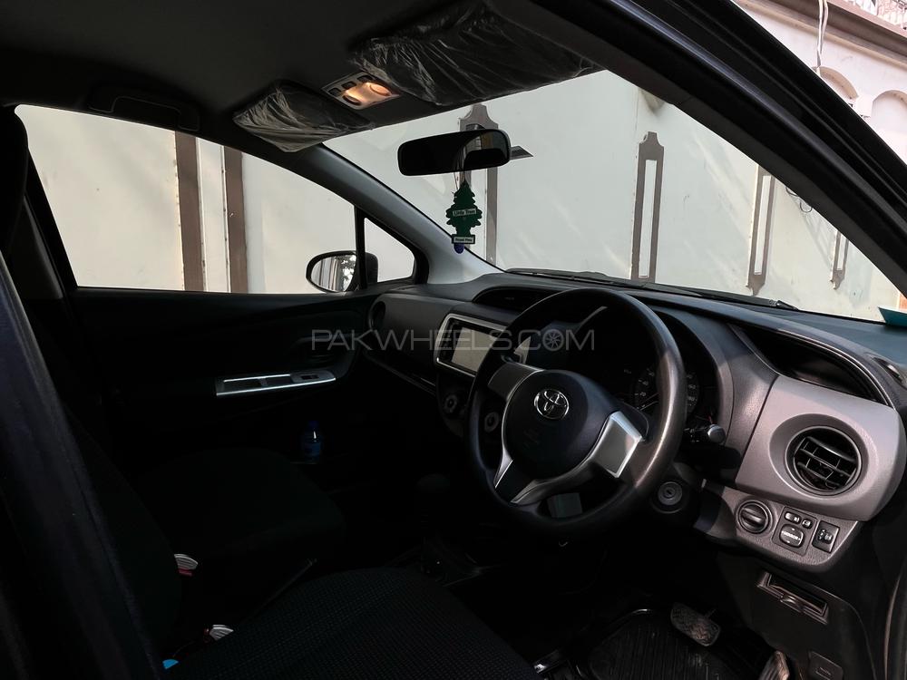 Toyota Vitz 2016 for Sale in Jhang Toyota Vitz 2016 for Sale in Jhang Image-4