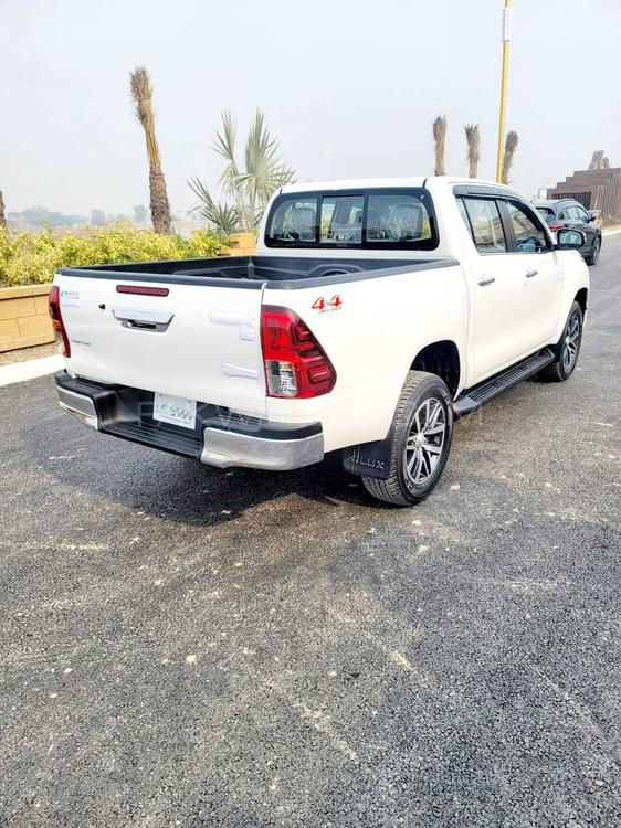 Toyota Hilux 2021 for Sale in Multan Toyota Hilux 2021 for Sale in Multan Image-9