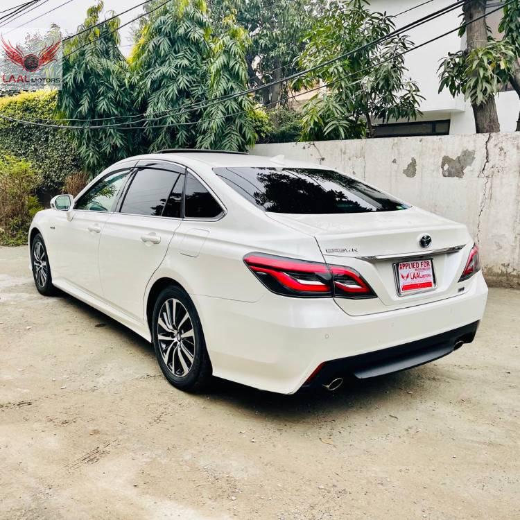 Toyota Crown 2018 for Sale in Lahore Toyota Crown 2018 for Sale in Lahore Image-3