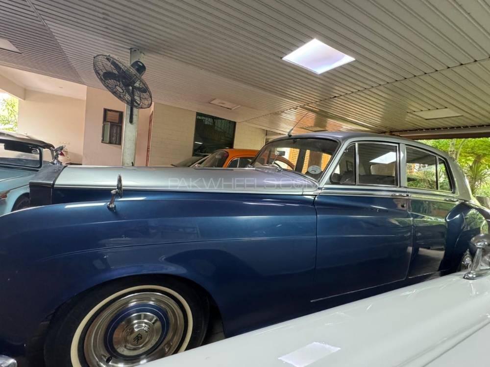 Rolls Royce Phantom - 1957  Rolls Royce Phantom - 1957  Image-9