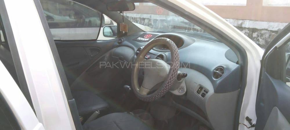 Toyota Vitz 2000 for Sale in Islamabad Image-1