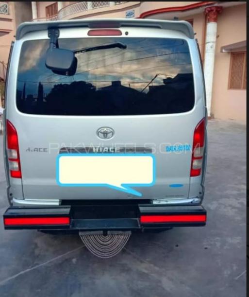 Toyota Hiace 2010 for Sale in Lahore Toyota Hiace 2010 for Sale in Lahore Image-4