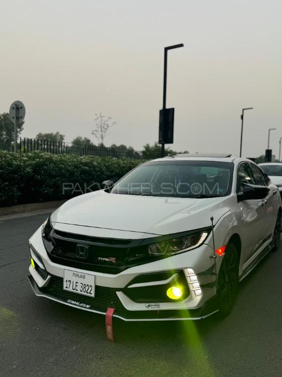 Honda Civic - 2017 White queen  Image-1