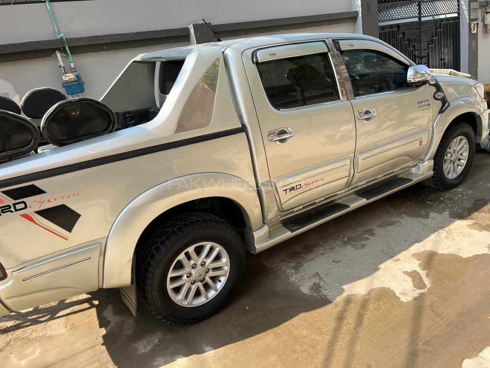 Toyota Hilux 2013 for Sale in Hyderabad Image-1