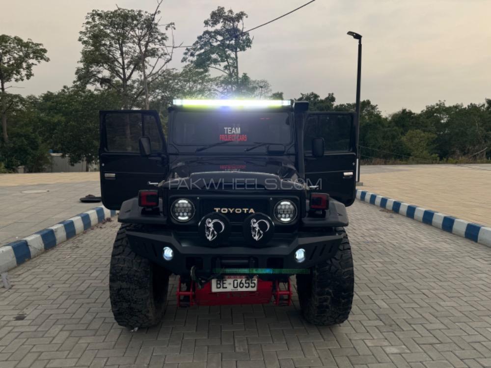Toyota Land Cruiser - 1982 Fj-40 Tank  Image-1