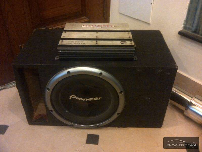Pioneer Woofer and Crunch USA Amp Image-1