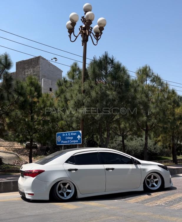 Toyota Corolla - 2017 SNIFFER Image-1