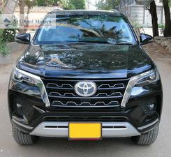 Toyota Fortuner 2.7 V 2021 for Sale in Karachi