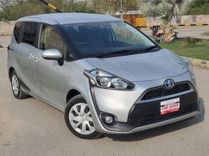 Toyota Sienta X 2016 for Sale in Lahore