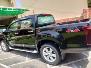 Isuzu D-Max V-Cross Automatic 3.0 2018 for Sale in Lahore
