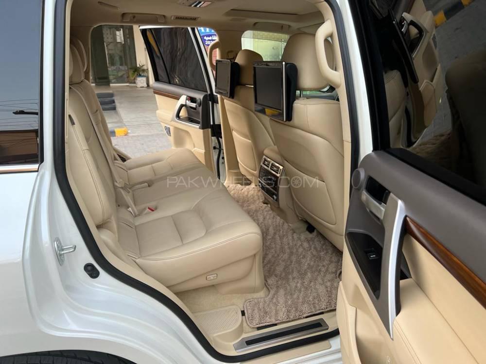 ٹویوٹا لینڈ کروزر 2016 for Sale in لاہور ٹویوٹا لینڈ کروزر 2016 for Sale in لاہور Image-17