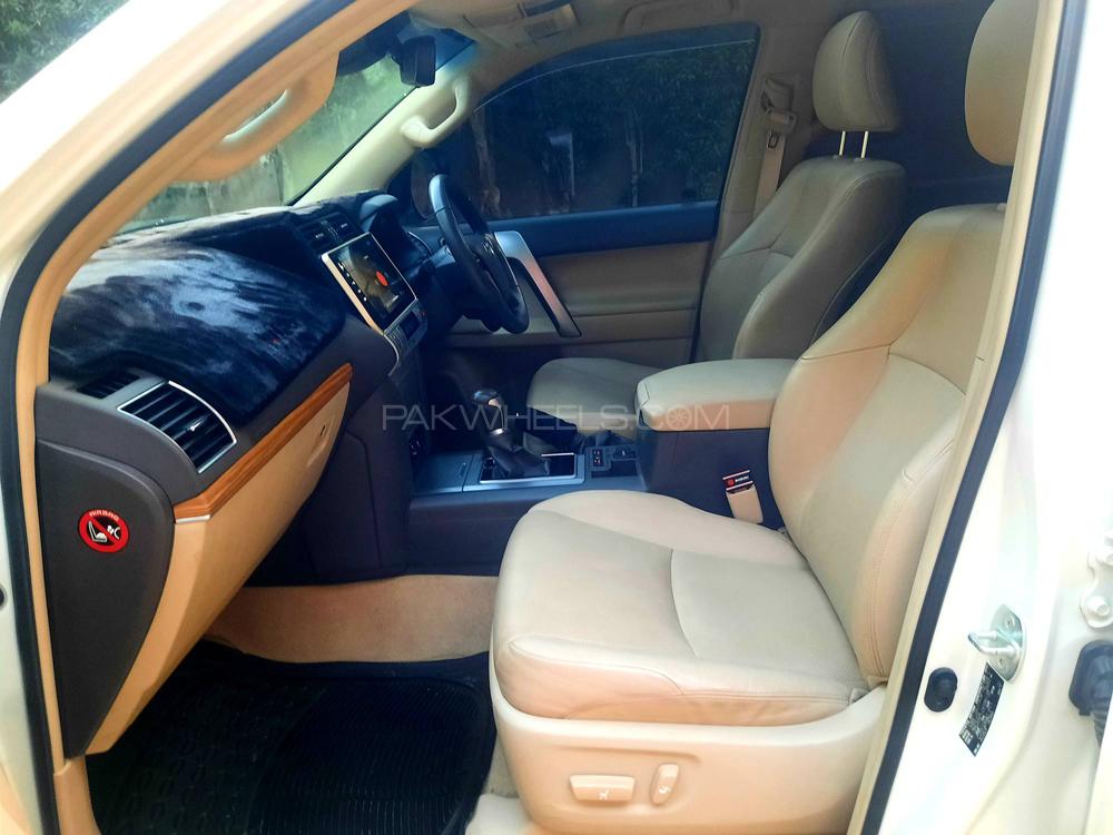 Toyota Prado 2017 for Sale in Karachi Toyota Prado 2017 for Sale in Karachi Image-11