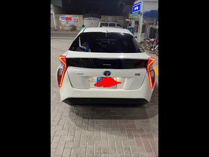 Toyota Prius S Touring Selection 2017 for Sale in Okara
