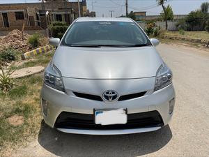 Toyota Prius S LED Edition 1.8 2013 for Sale in Peshawar