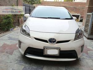 Toyota Prius S LED Edition 1.8 2014 for Sale in Lahore