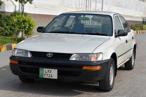 Toyota Corolla XE 2000 for Sale in Lahore
