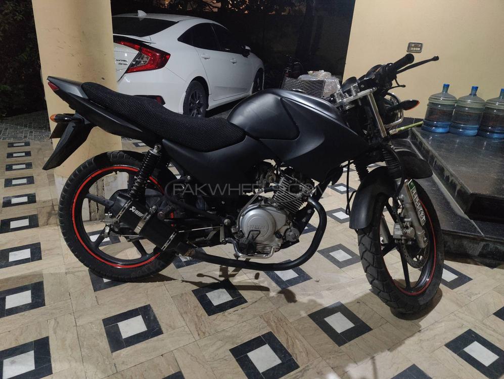 Yamaha YBR 125 - 2017  Image-1