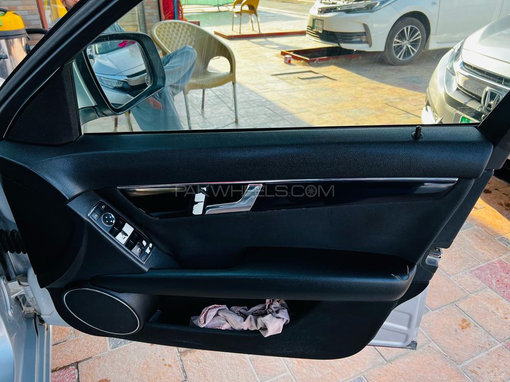 Mercedes Benz C Class 2007 for Sale in Lahore Mercedes Benz C Class 2007 for Sale in Lahore Image-13
