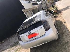 Toyota Prius G 1.8 2015 for Sale in Islamabad