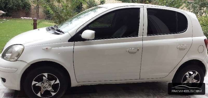 Toyota Vitz 2004 for Sale in Islamabad Image-1