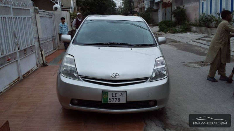 Toyota Prius 2005 for Sale in Lahore Image-1
