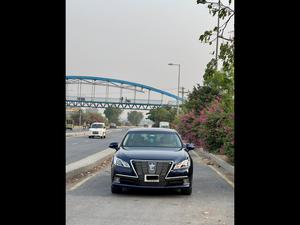 Toyota Crown Royal Saloon 2013 for Sale in Lahore