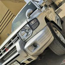 Mitsubishi Pajero Exceed 3.5 1998 for Sale in Haripur
