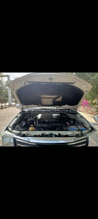 Toyota Hilux 2012 for Sale in Karachi Image-1