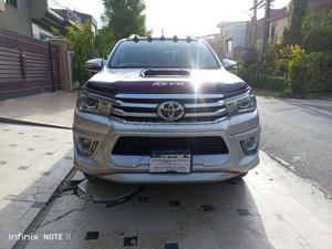 Toyota Hilux Revo V Automatic 3.0  2017 for Sale in Lahore