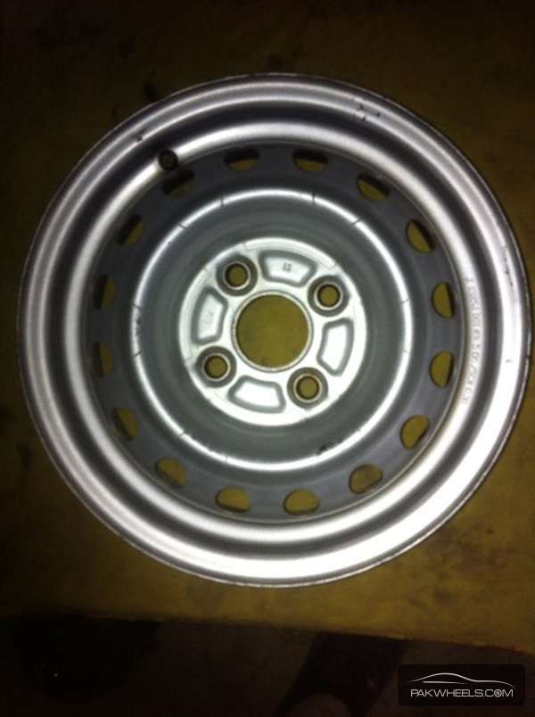 2 Rims of Sunny Nissan For Sale Image-1