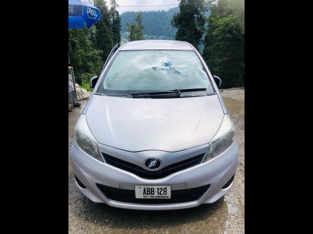 Toyota Vitz 2013 for Sale in Nowshera Image-1