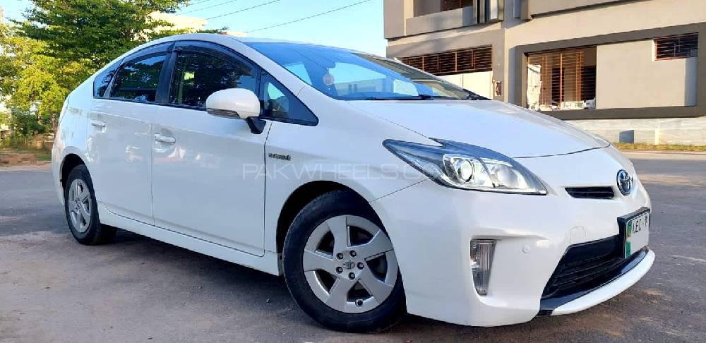 Toyota Prius 2015 for Sale in Okara Image-1