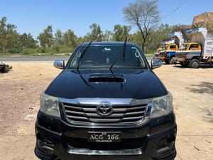 Toyota Hilux Invincible 2016 for Sale in Jhelum