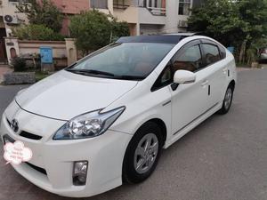 Toyota Prius 2017 for Sale in Lahore
