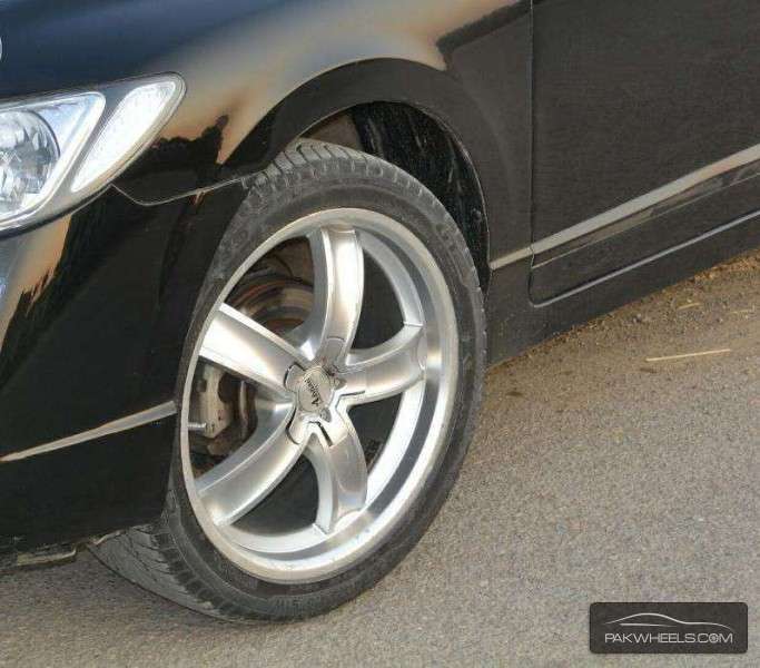 18'inch Rims with Dunlop Tyres Image-1