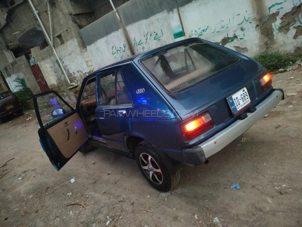 ٹویوٹا اسٹارلیٹ - 1975 Starlet Image-1