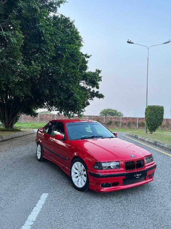 بی ایم ڈبلیو 3 سیریز - 1993 Bloody bimmer Image-1