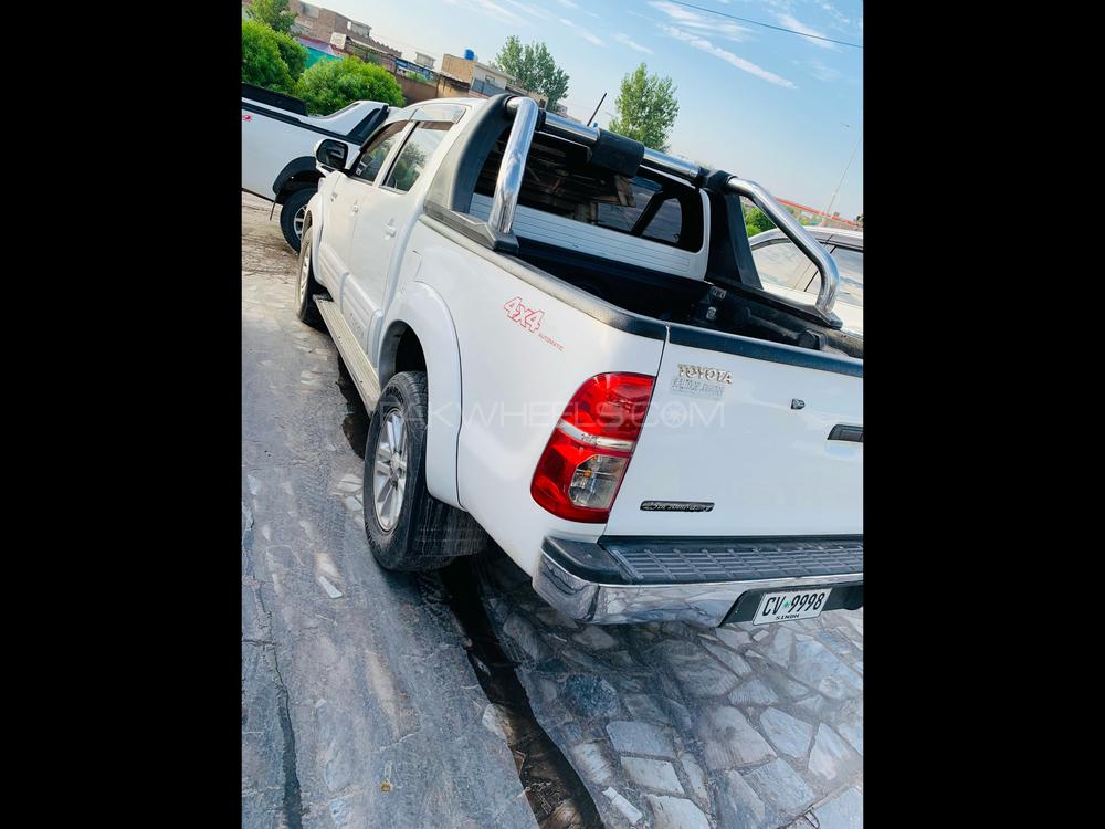 Toyota Hilux 2016 for Sale in Peshawar Toyota Hilux 2016 for Sale in Peshawar Image-7