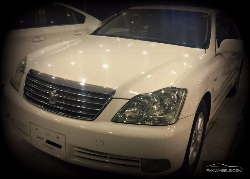 Toyota Crown 2005 for Sale in Peshawar Image-1