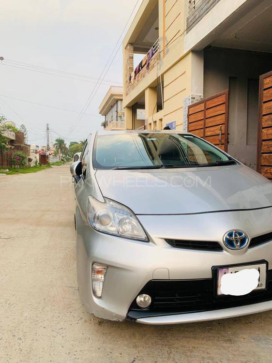 Toyota Prius 2013 for Sale in Gujrat Image-1